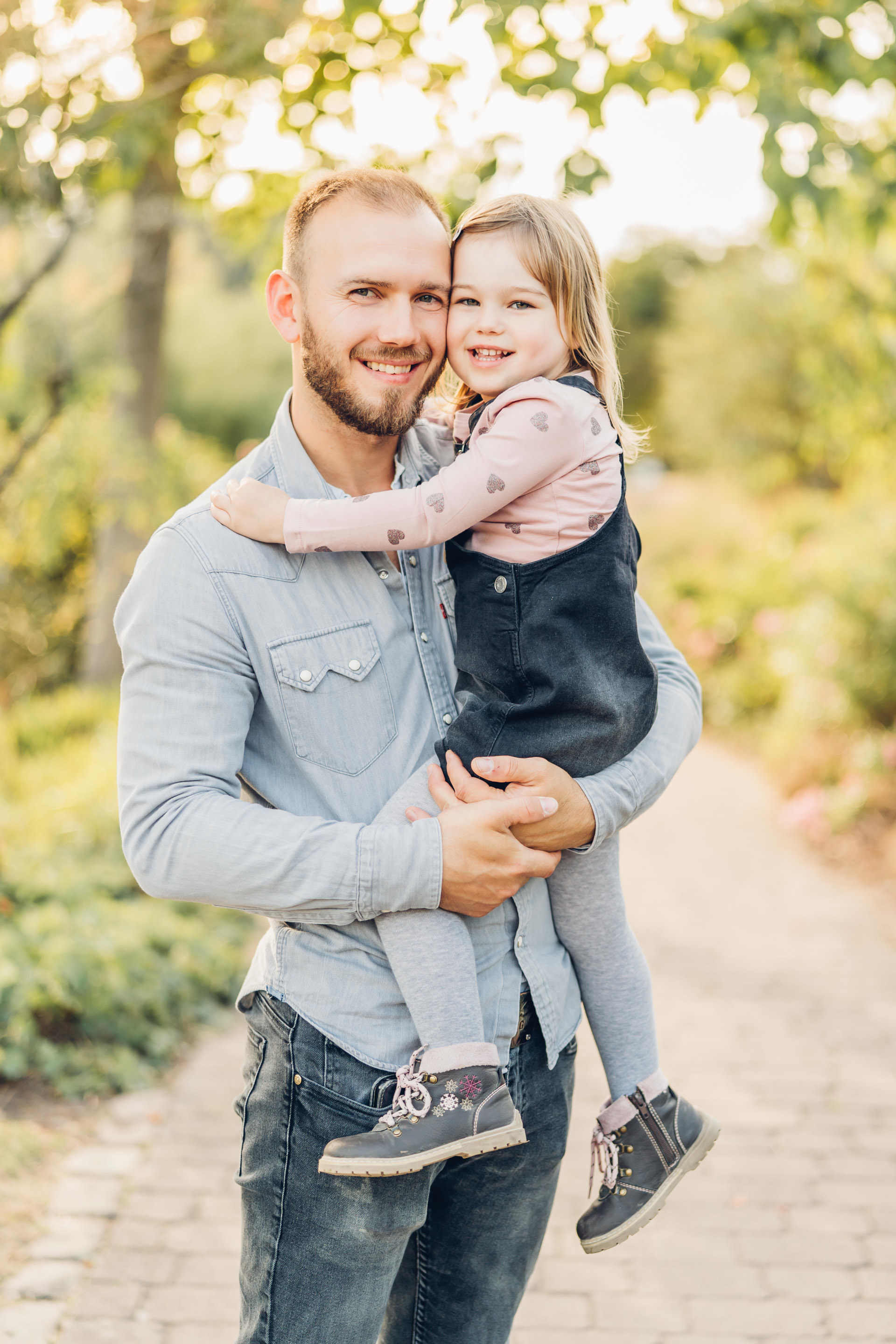 Vater mit seiner Tochter beim Familienshooting in Mainz