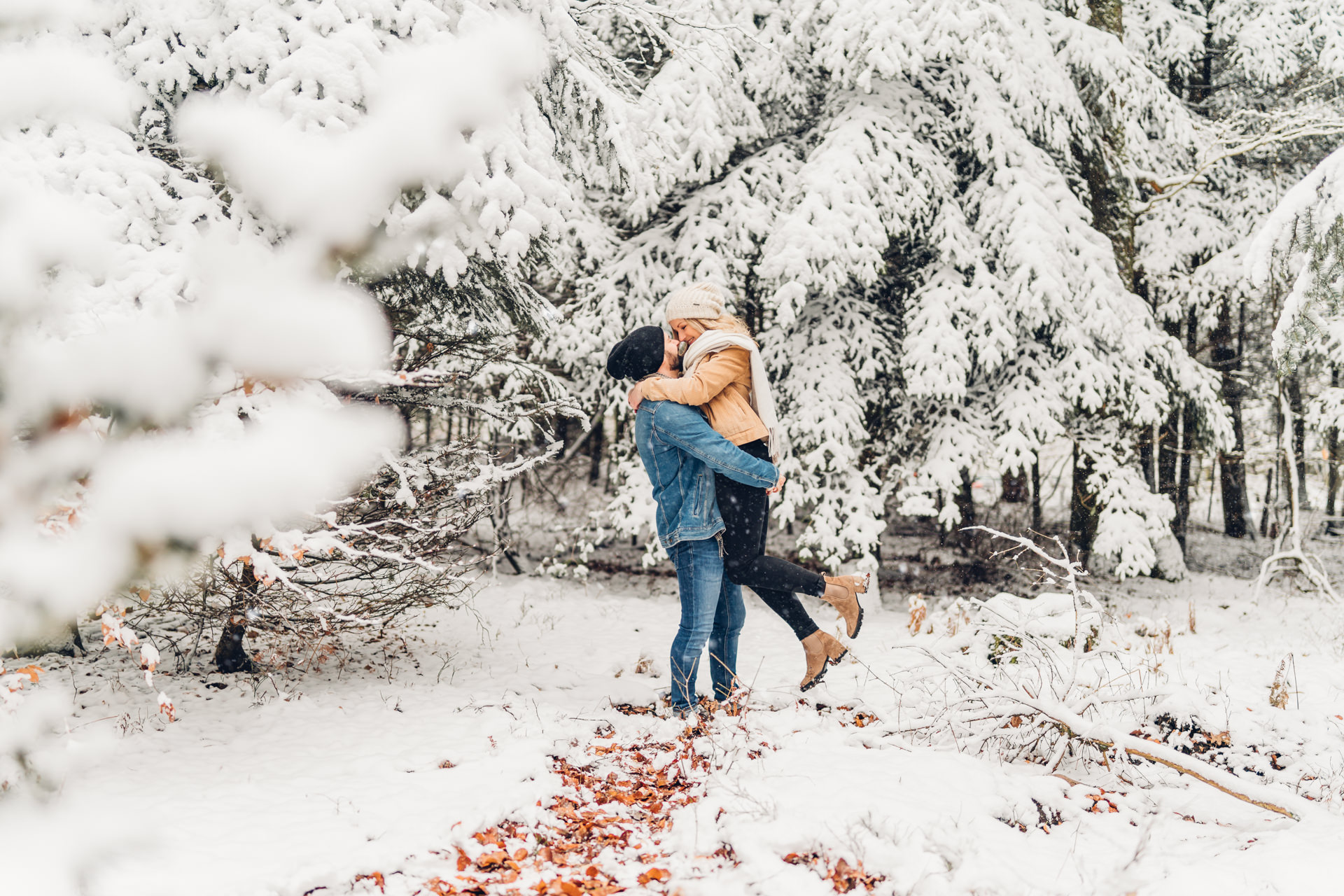 Romantisches Verlobungsshooting in einer kalten Jahreszeit, Hochzeitsfotograf Mainz